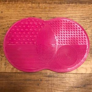 Make up brush cleaning mat